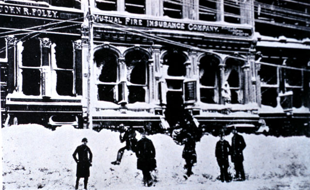 Blizzard of 1888 - Building on Broadway